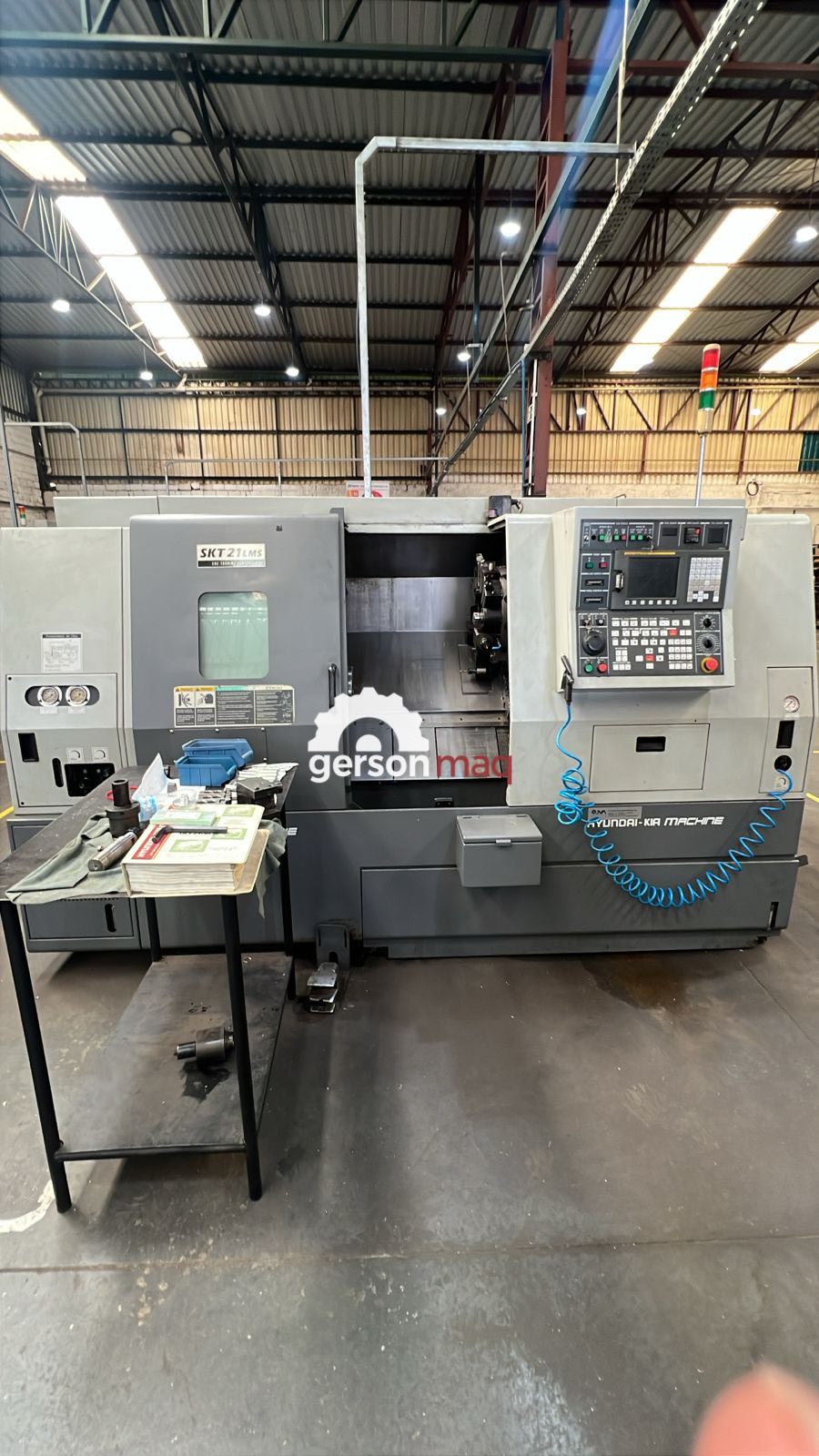 TORNO CNC HYUNDAI SKT21 LMS - FERRAMENTA ACIONADA - SUB SPINDLE - ANO 2008